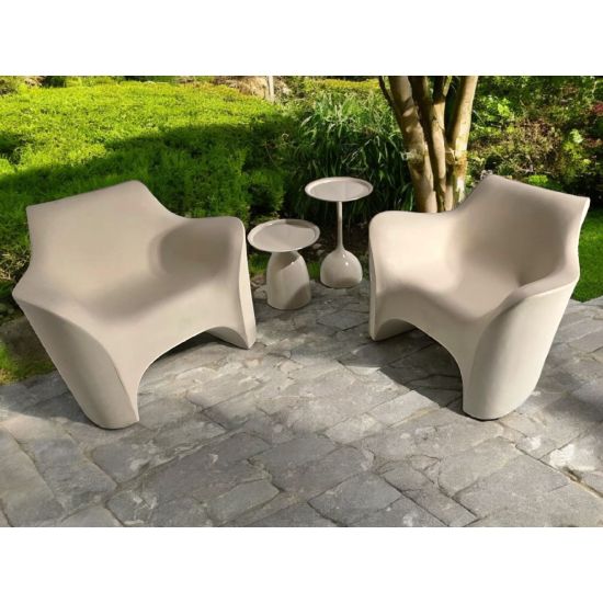 White Onyx metal nesting tables with round tops and sculptural pedestal bases, modern accent tables for weddings and event lounges