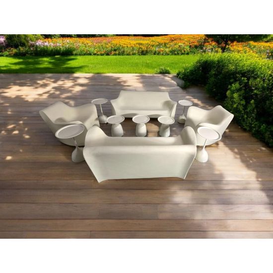 White Onyx metal nesting tables with round tops and sculptural pedestal bases, modern accent tables for weddings and event lounges