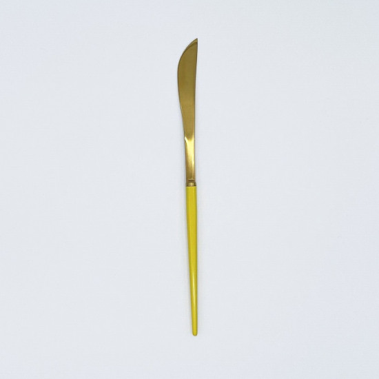 Gold dinner knife with yellow handle, sleek modern flatware for formal dinners, weddings, and luxury table décor.