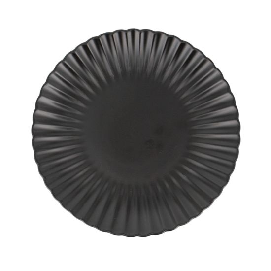 Black petal-rim onyx dinner plate with deep radiating ridges and a smooth center, large round plate on a white background