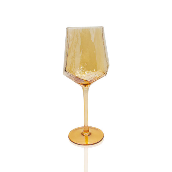 Geo amber wine goblet with faceted bowl and stem, modern event glassware for weddings, dinners, and bar service, rack of 16.